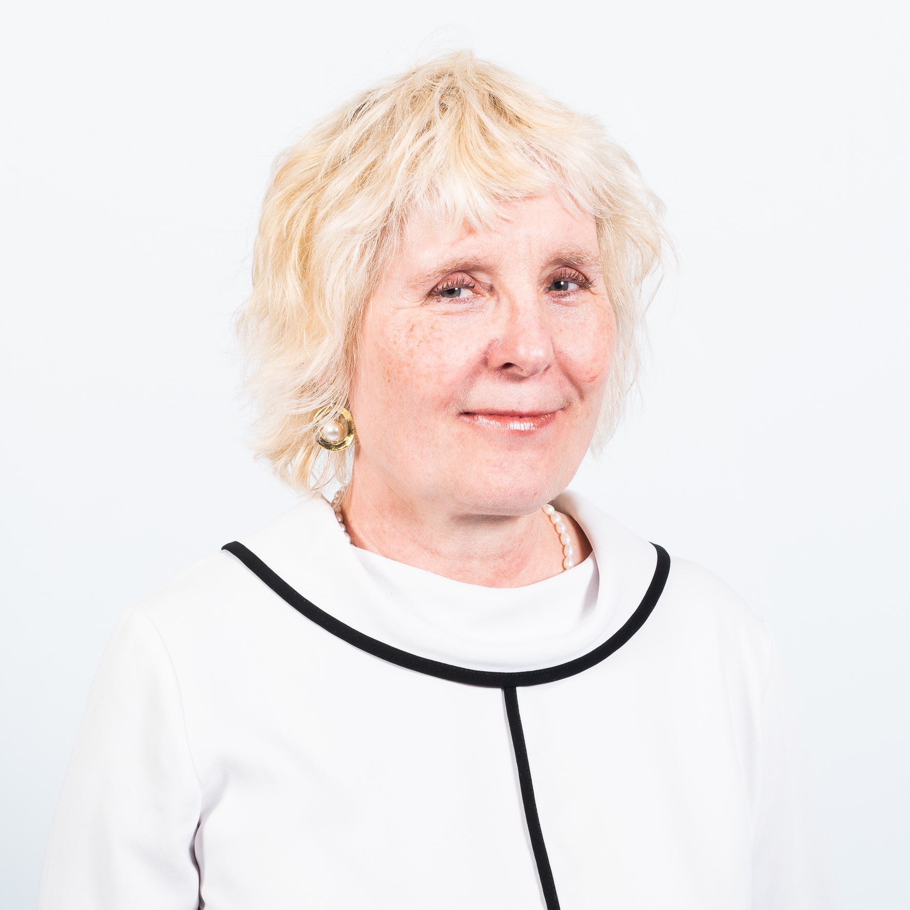 Responsable de formation Responsable des admissions christine.gamba(at)esede.ch